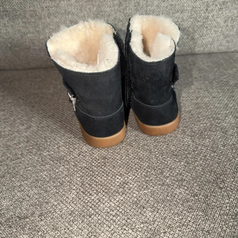 UGG Toddler Girls T Keelan-T/1096089T boots Black Suede Wool bottoms Size 10